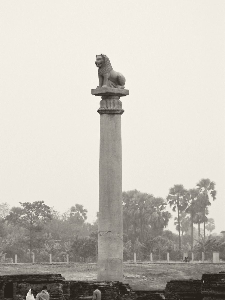 Pillar of Ashoka with lion capital, Vaishali, 3rd century BCE